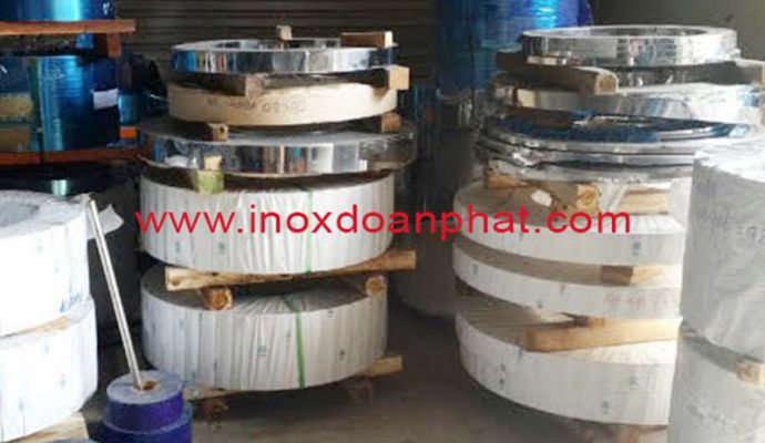 Stainless steel tape cutting